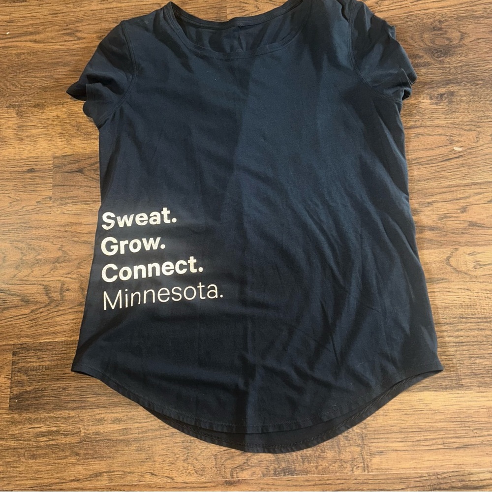Womens lululemon shirt